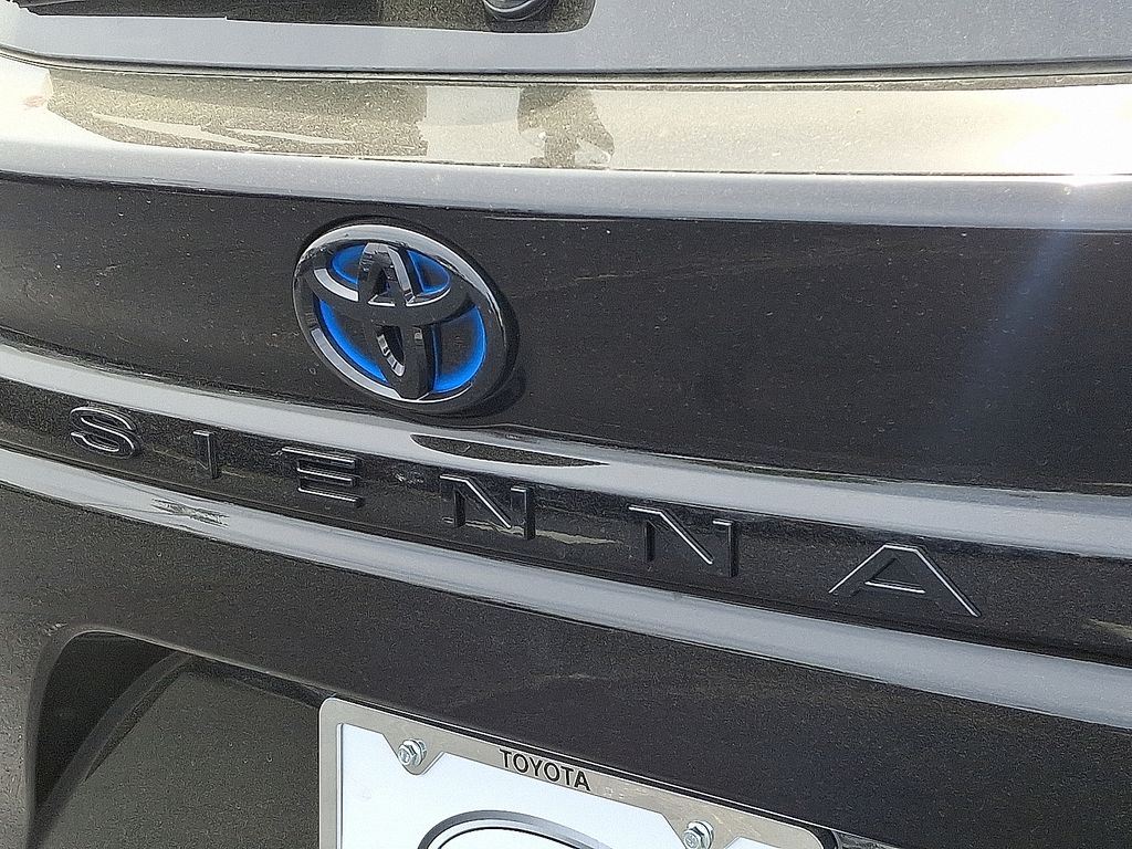 2025 Toyota Sienna L 5