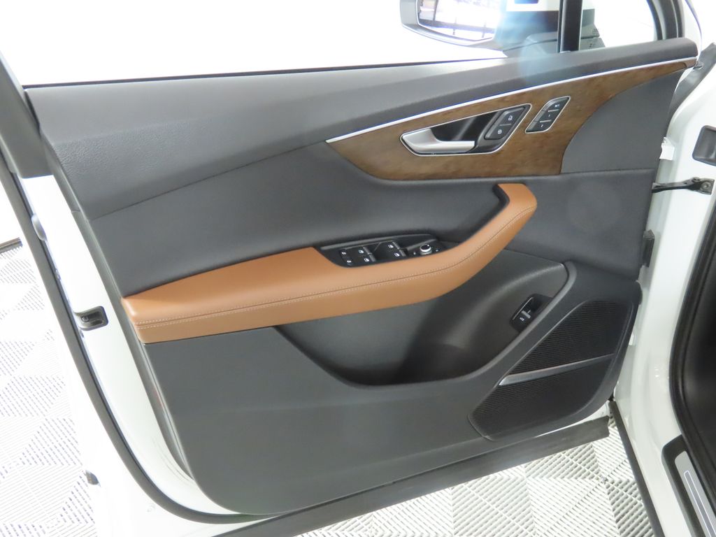 Thumbnail: 2025 Audi Q7 - 29