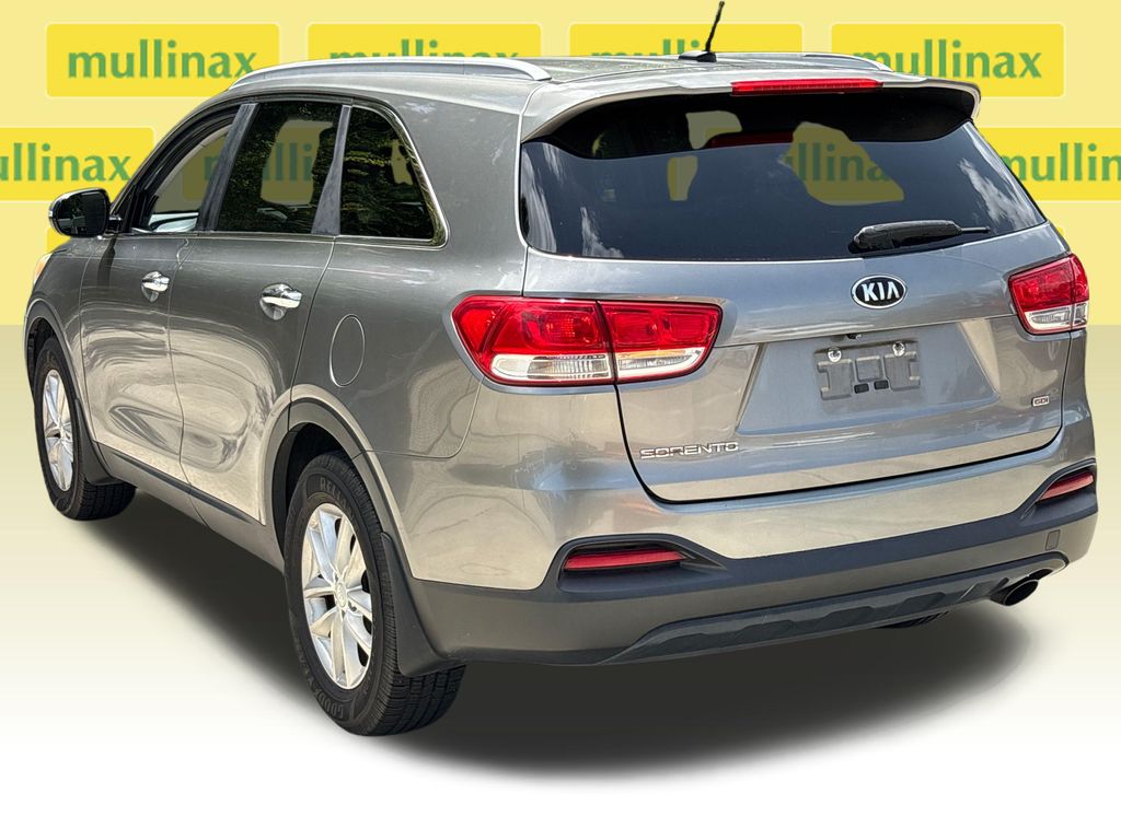 Used 2017 Silver Kia LX image 9