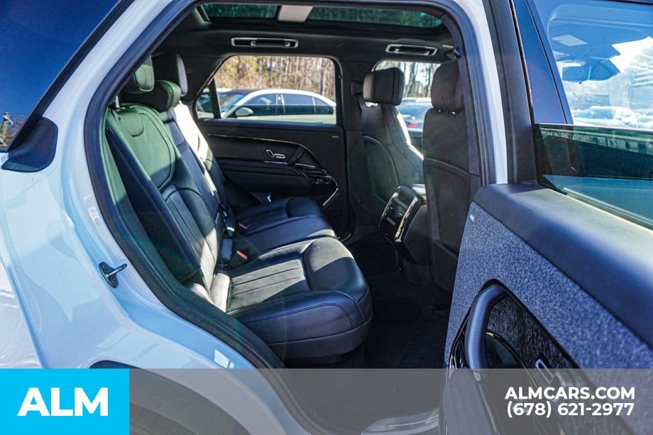 Used 2023 White Land Rover SE Dynamic image 21