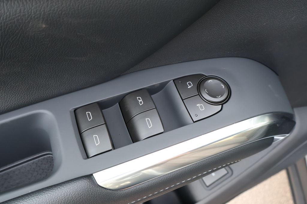 Thumbnail: 2027 Chevrolet Traverse - 17
