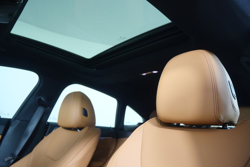 Thumbnail: 2026 BMW i4 - 11