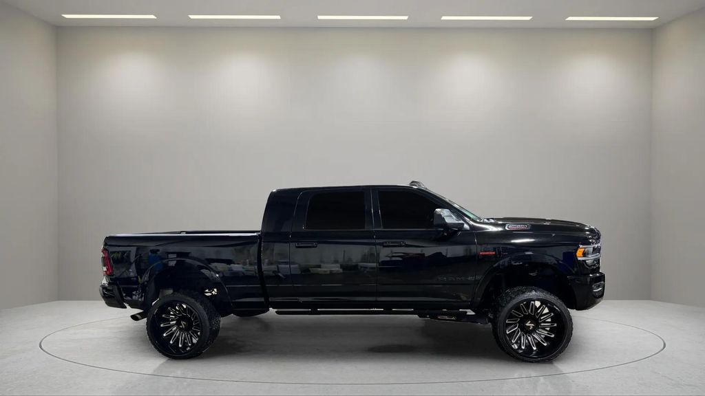 Used 2022 Diamond Black Crystal Pearlcoat Ram Laramie image 2