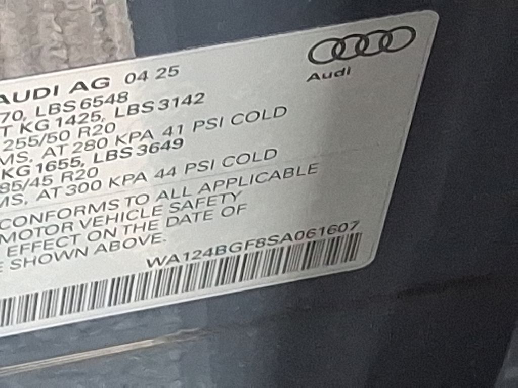 Thumbnail: 2025 Audi Q6 e-tron - 25