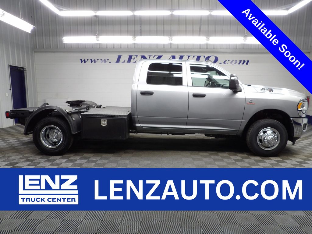 Billet Silver Metallic Clearcoat 2024 RAM 3500 Chassis Pickup Truck Four-Wheel Drive 6-Speed Automatic