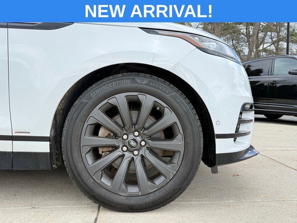 Used 2019 White Land Rover SE R-Dynamic image 8