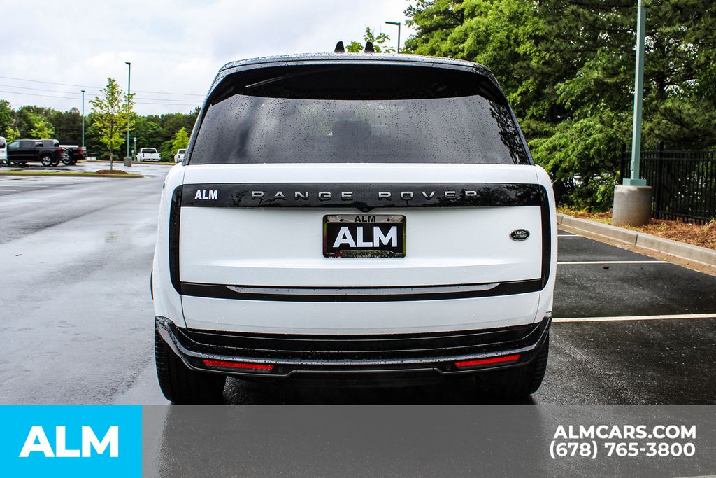 Used 2023 White Land Rover SE image 11