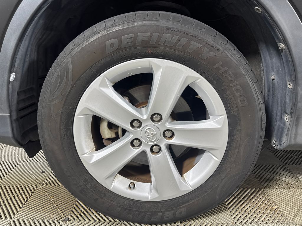 Used 2013 Black Toyota XLE image 14