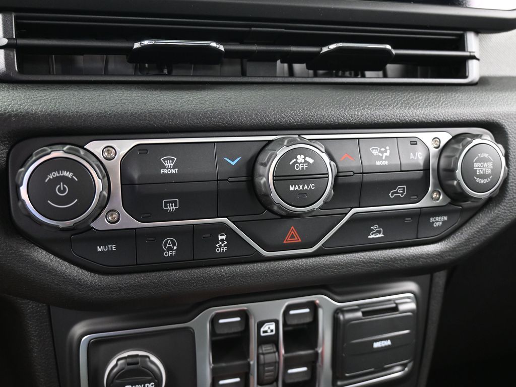 New 2026 Reign Jeep Sport image 19