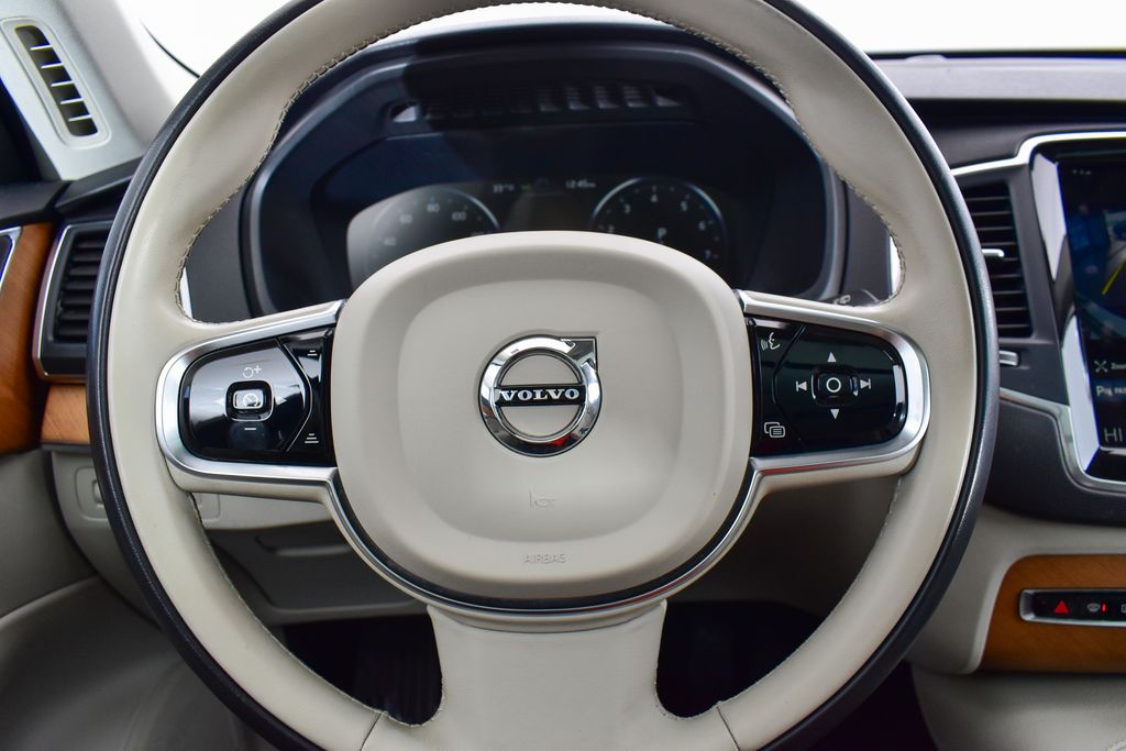 Thumbnail: 2021 Volvo XC90 - 17