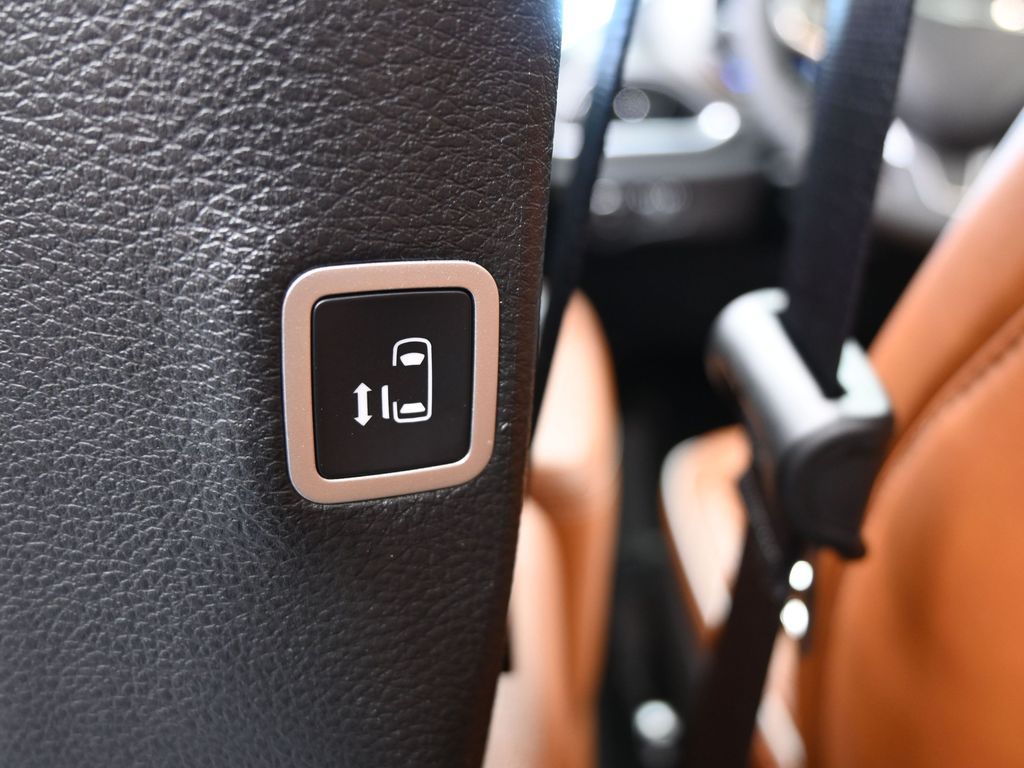 Used 2024 Bright White Clearcoat Chrysler Pinnacle image 46