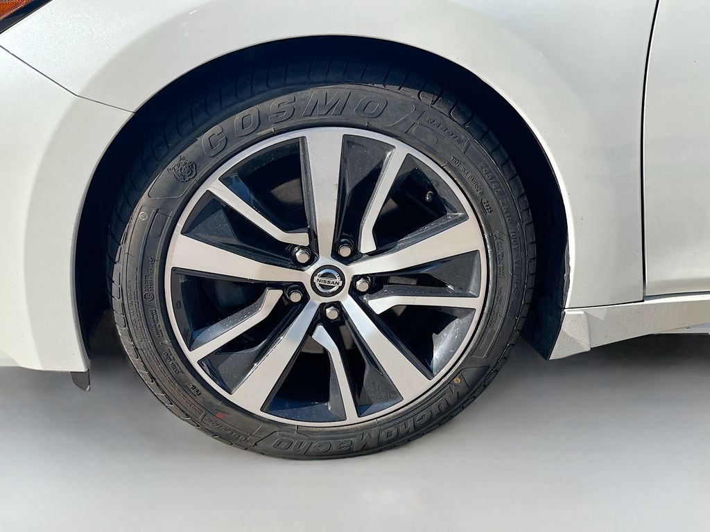 Used 2019 White Nissan 3.5 S image 27