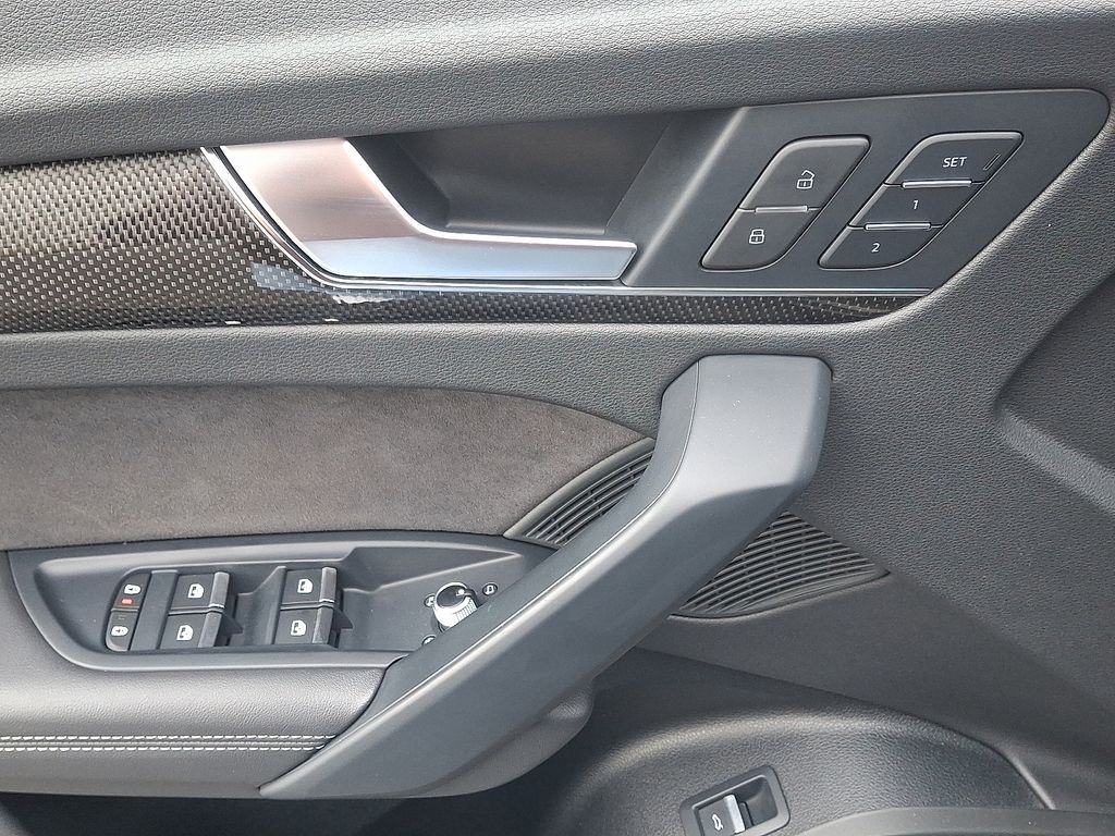 Thumbnail: 2023 Audi SQ5 - 12