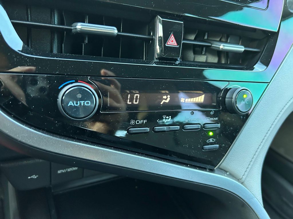 2021 Toyota Camry SE 26