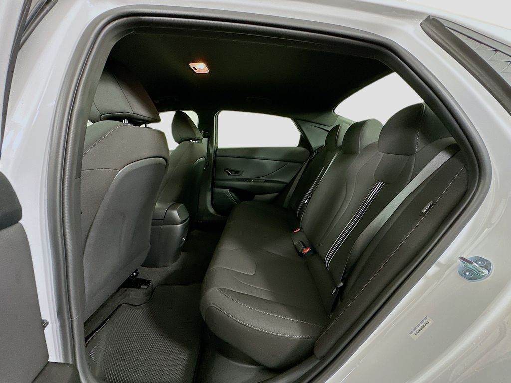 Thumbnail: 2025 Hyundai Elantra - 17