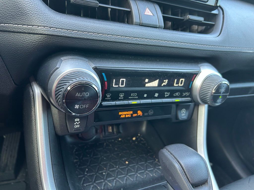 Thumbnail: 2021 Toyota RAV4 - 26