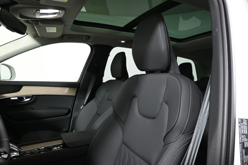 Thumbnail: 2025 Volvo XC90 - 15