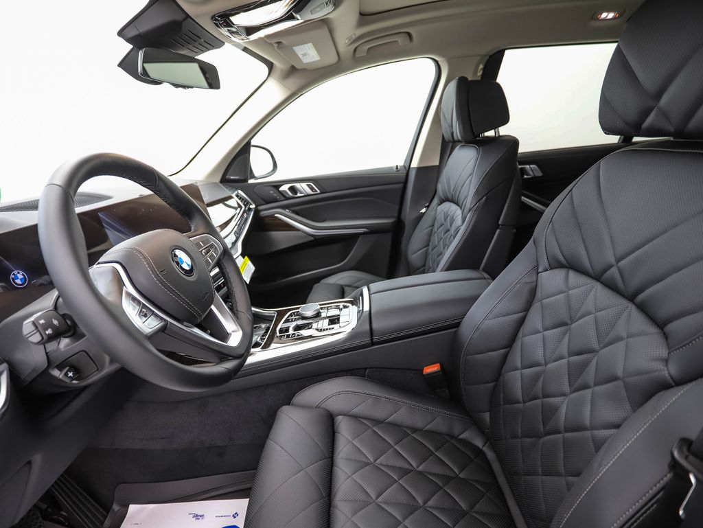 2025 BMW X7 xDrive40i 11