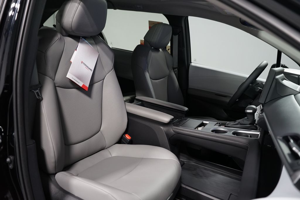 Thumbnail: 2025 Toyota Sienna - 28
