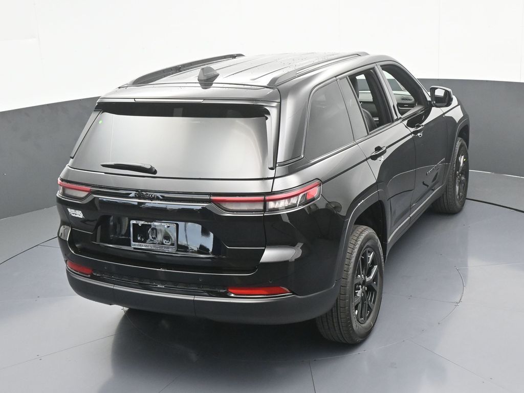 New 2025 Diamond Black Crystal Pearlcoat Jeep Altitude image 43