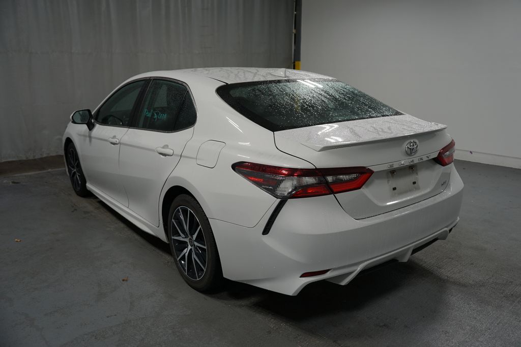 2022 Toyota Camry SE 4