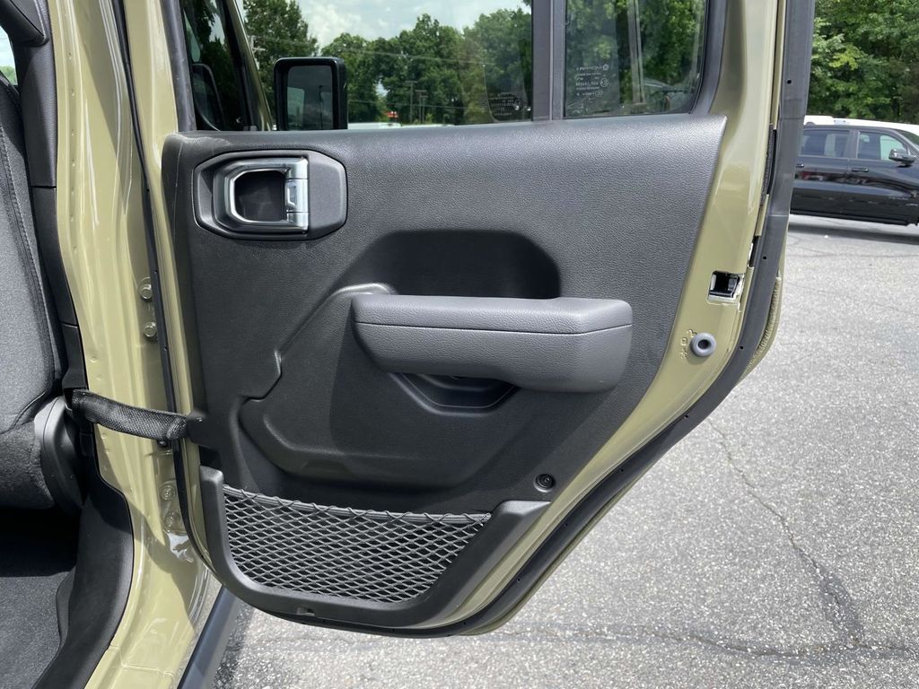 2025 Jeep Wrangler 4-Door Willys - Photo 18