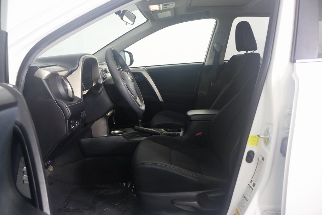 2013 Toyota RAV4 XLE 10