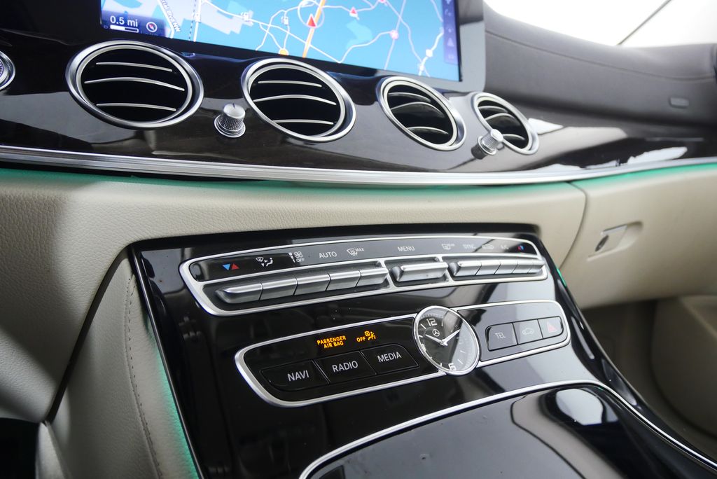 Thumbnail: 2017 Mercedes-Benz E-Class - 24