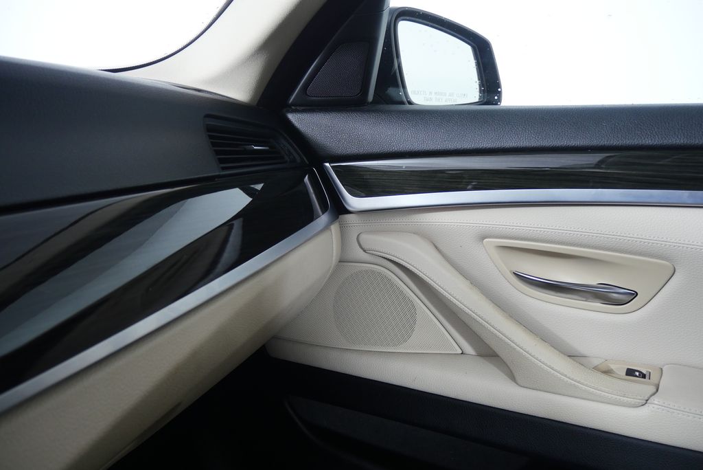 Thumbnail: 2013 BMW 5 Series - 28