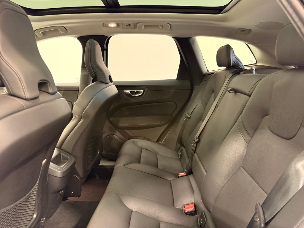 Thumbnail: 2025 Volvo XC60 - 21