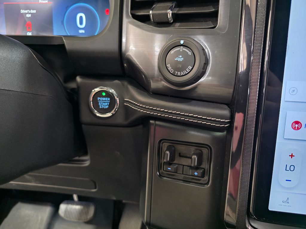 2025 Ford F-150 Lightning Platinum