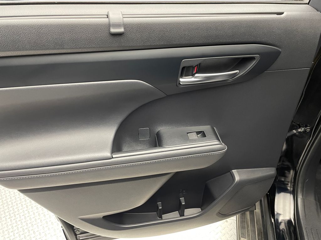 Thumbnail: 2020 Toyota Highlander - 15