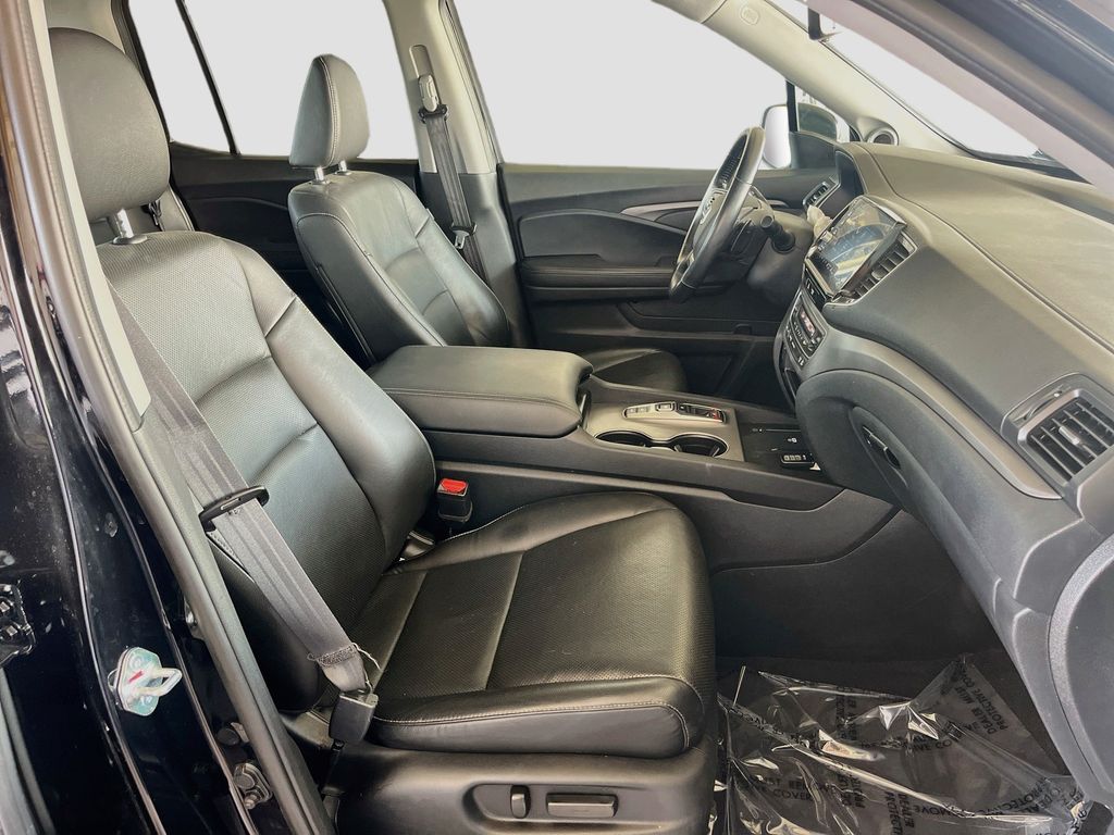 Used 2025 Black Honda RTL image 28