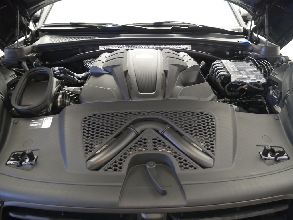 Thumbnail: 2026 Porsche Macan - 12