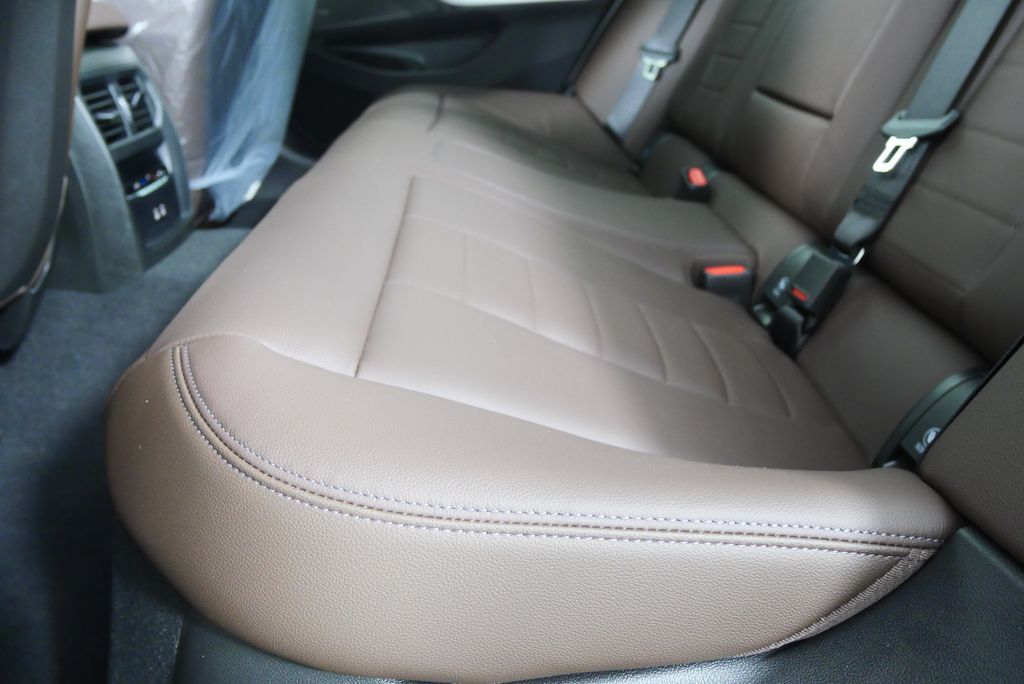 Thumbnail: 2025 BMW 3 Series - 15