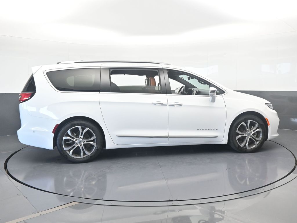 Used 2024 Bright White Clearcoat Chrysler Pinnacle image 7
