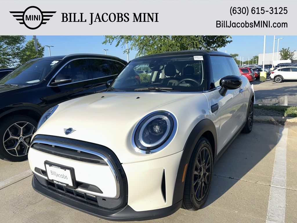 Pepper / White 2023 MINI Cooper 2-Door Hatchback FWD Hatchback Front-Wheel Drive 7-Speed Automatic