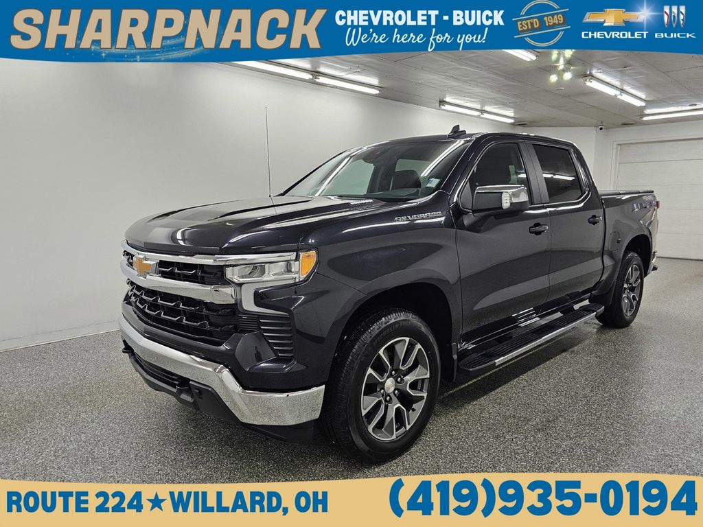 Dark Ash Metallic 2022 Chevrolet Silverado 1500 LT Crew Cab 4WD Pickup Truck Four-Wheel Drive Automatic