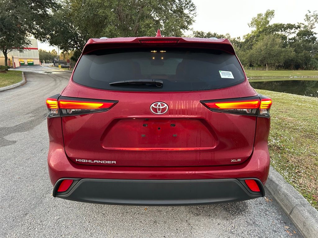 Thumbnail: 2022 Toyota Highlander - 4