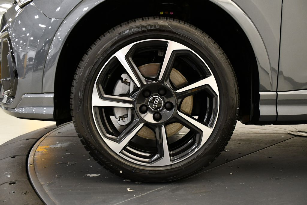 Thumbnail: 2025 Audi Q3 - 14