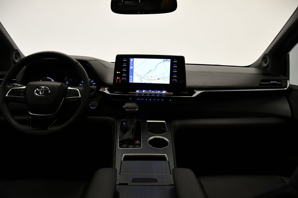 2023 Toyota Sienna XSE 17
