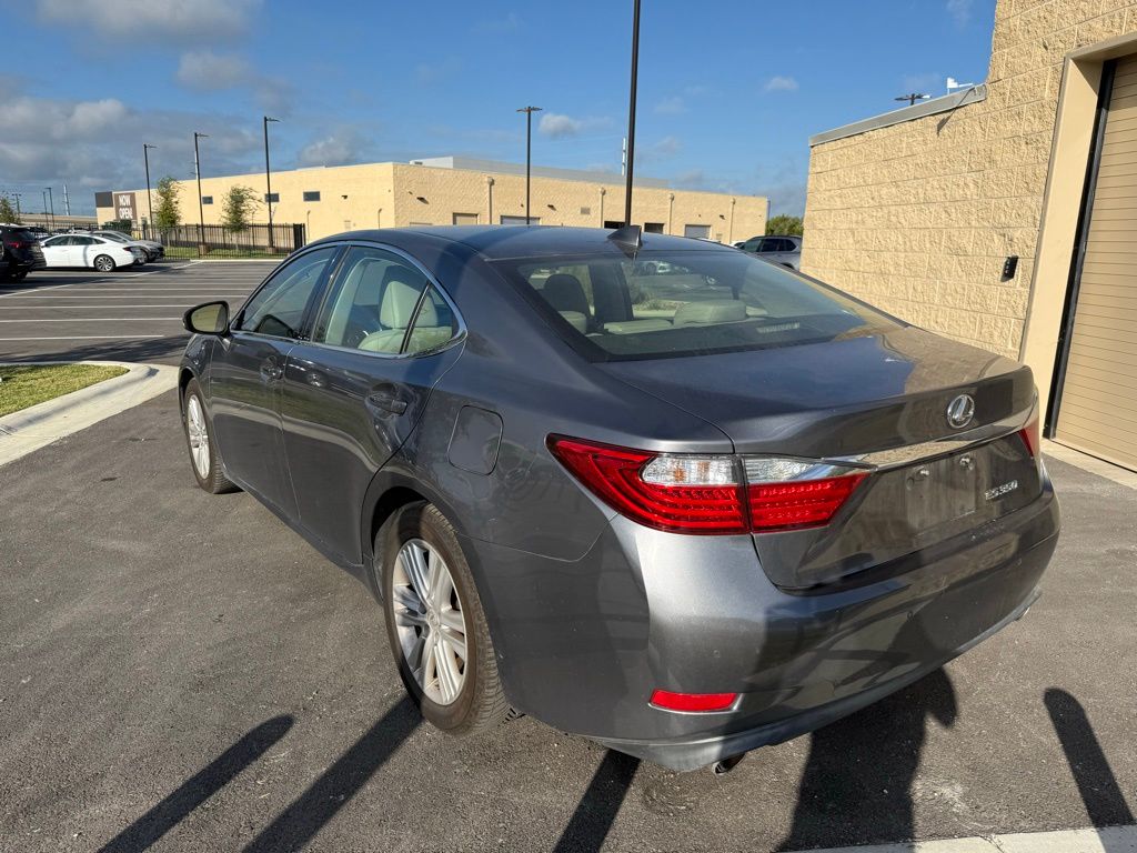 Thumbnail: 2015 Lexus ES - 6