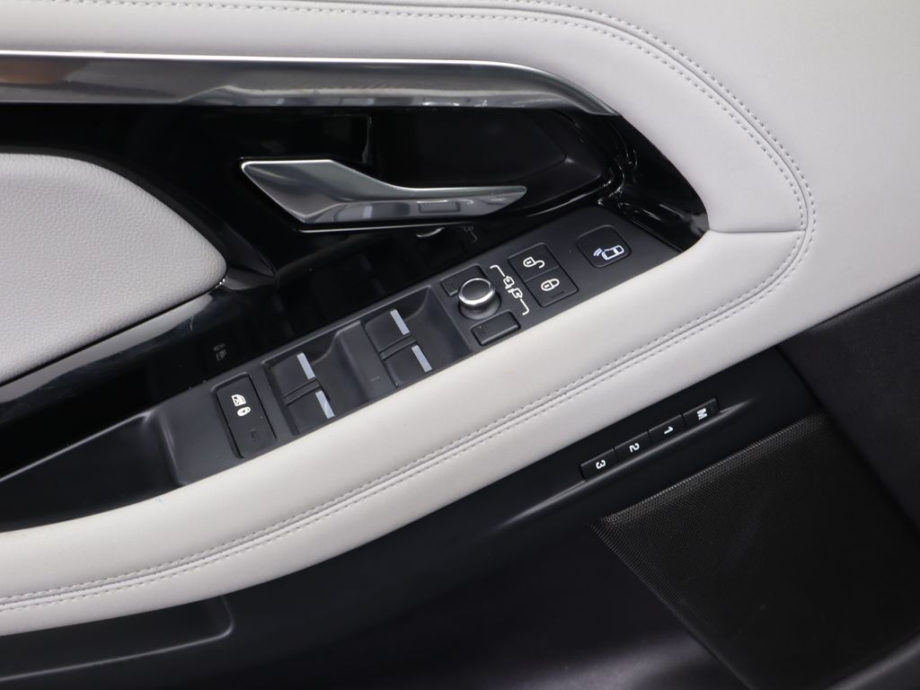 Thumbnail: 2020 Land Rover Range Rover Evoque - 23