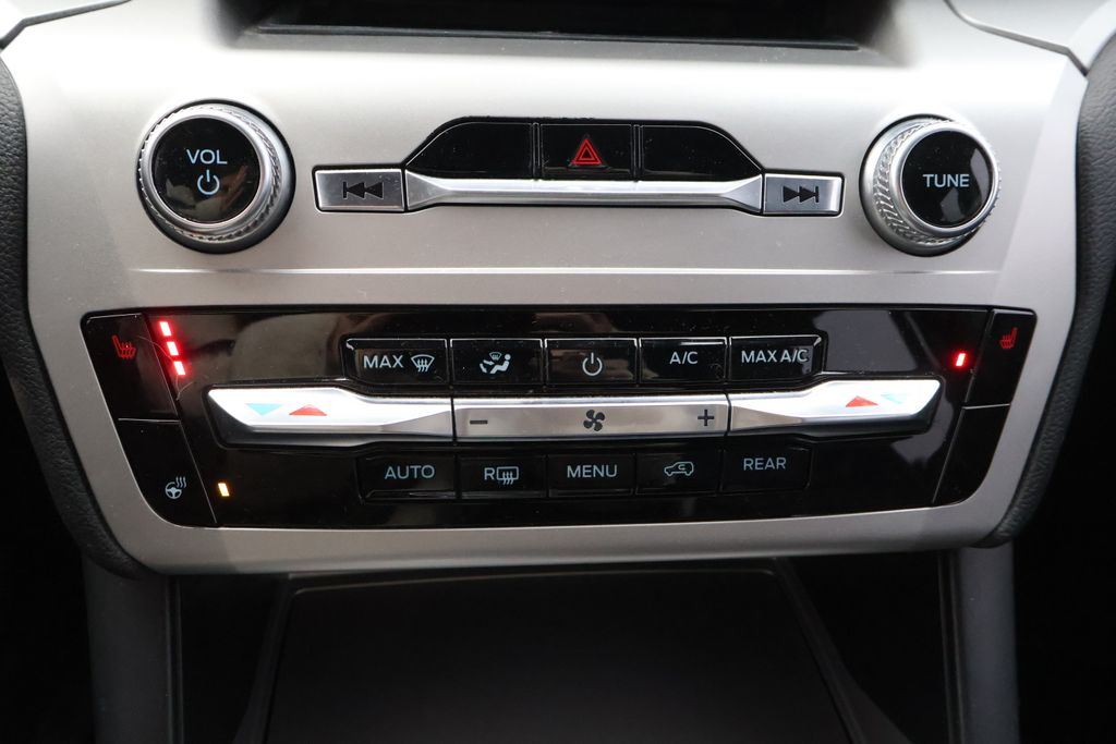 Thumbnail: 2022 Ford Explorer - 20