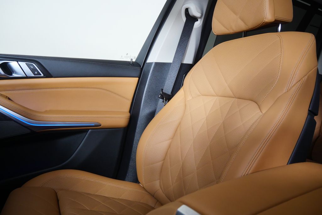 Thumbnail: 2025 BMW X7 - 26