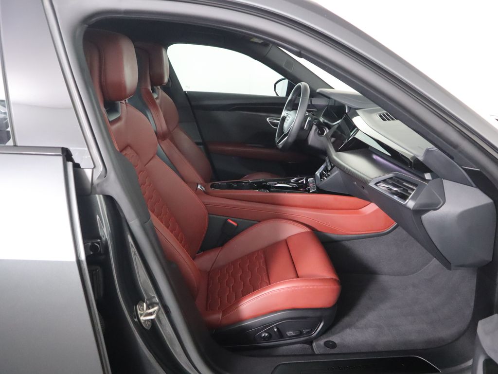 Thumbnail: 2023 Audi e-tron GT - 21