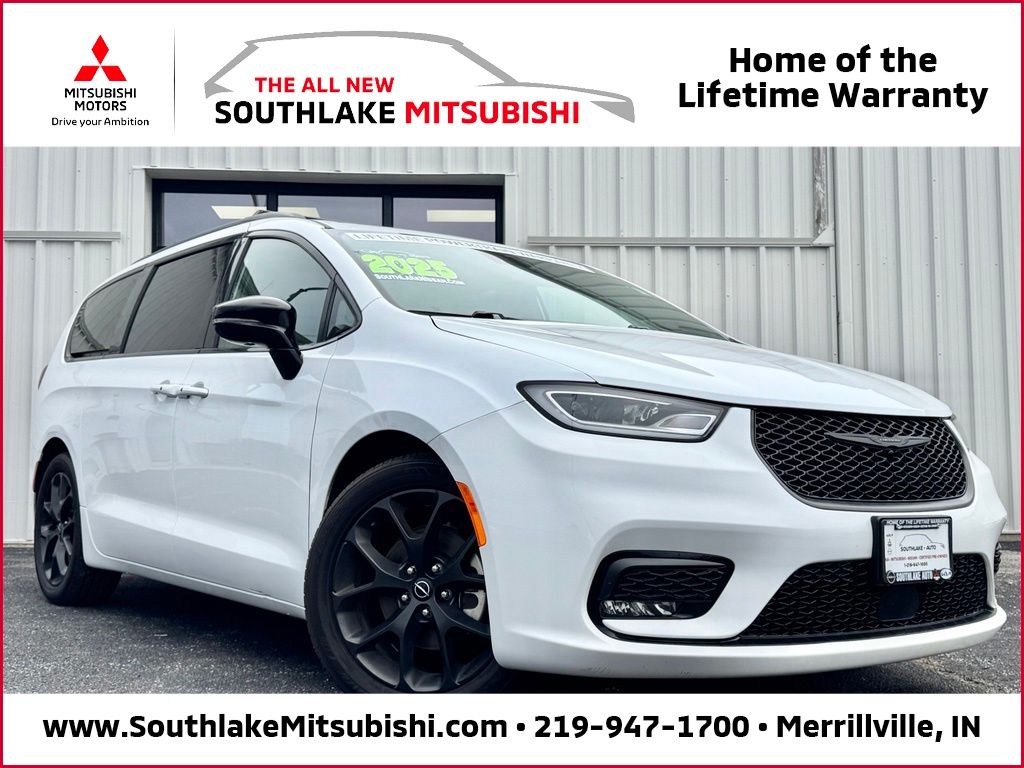 Bright White Clearcoat 2025 Chrysler Pacifica Minivan Front-Wheel Drive 9-Speed Automatic