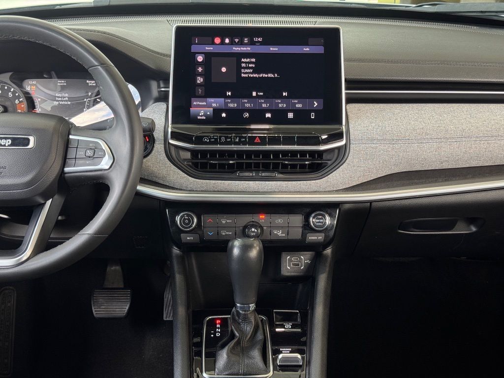 2024 Jeep Compass Latitude Silver at Toyota of Victoria