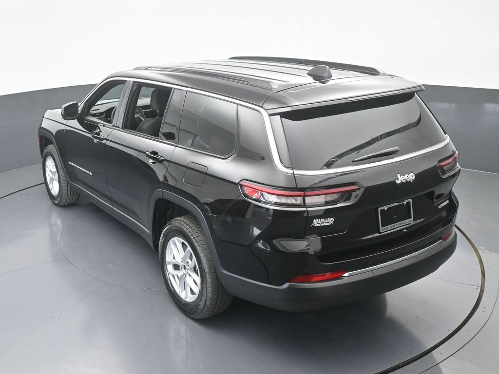 New 2026 Diamond Black Crystal Pearlcoat Jeep Laredo image 47