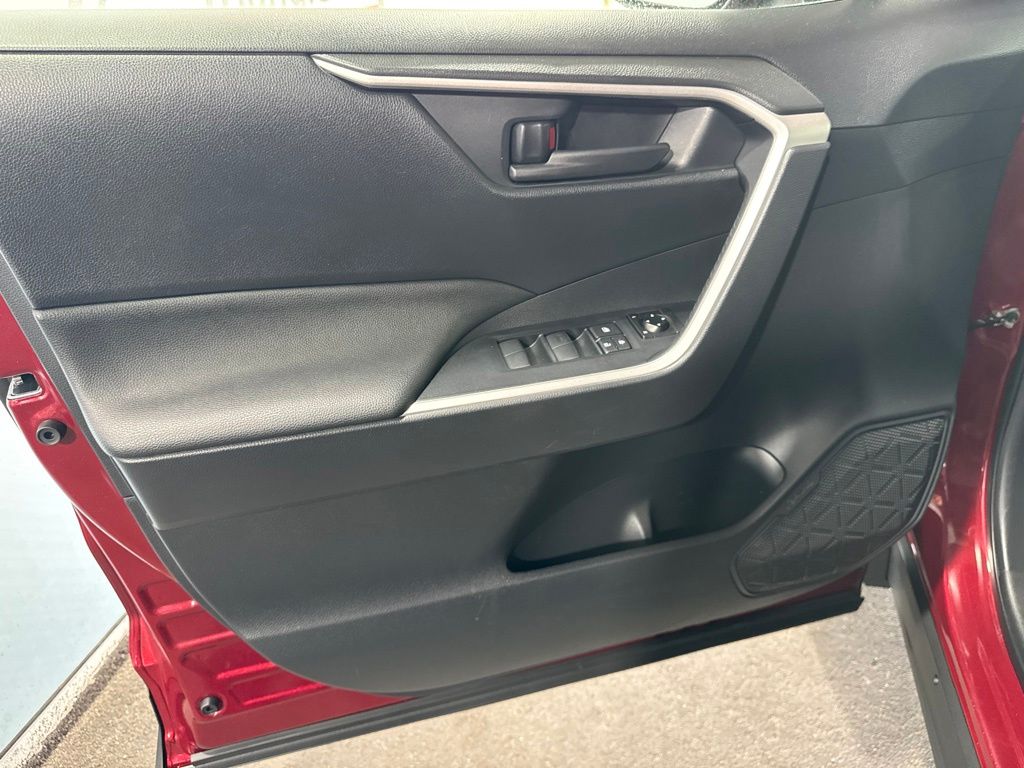 Thumbnail: 2023 Toyota RAV4 - 29